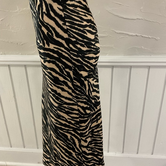 H&M NWT animal patterned skirt - Picture 2 of 3
